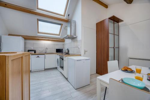 COLIVING - bedroom Salon & TV in Peron