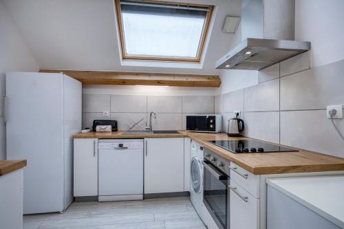 COLIVING - bedroom Salon & TV in Peron