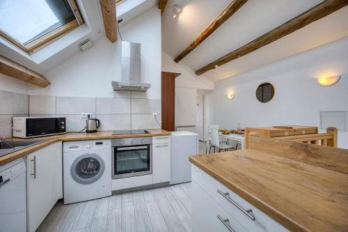 COLIVING - bedroom Salon & TV in Peron