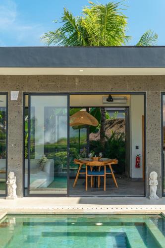 2BR Serenity Villa with Pool & Rice Fields in Ubud in Badung