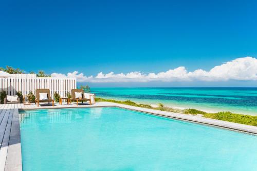 Sailrock South Caicos - Island Hop Flight Included