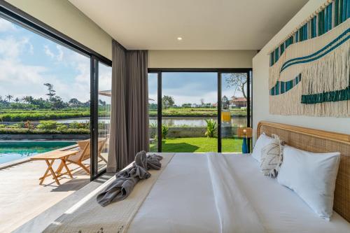 2BR Serenity Villa with Pool & Rice Fields in Ubud in Badung