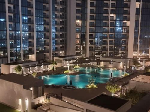 fam living Modern Dubai Escape at The Crest - image 12