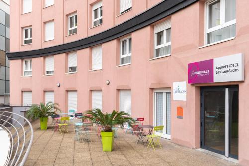 출입구, The Originals Residence, Appart’Hôtel Les Lauréades, Clermont-Ferrand in 클레르몽 페랑 시티 센터
