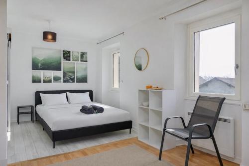 COLIVING - bedroom - TV- Private Bathroom in Peron