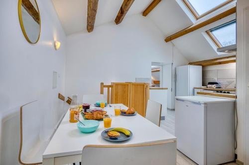 Konyha, COLIVING - bedroom - TV- Private Bathroom in Peron