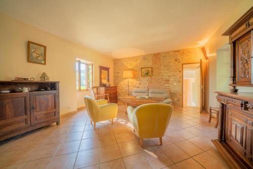 Koplietošanas atpūtas telpa ar TV, L Oustal de la Riviere - 4km de Saint Cirq Lapopie in Saint-Martin-Labouval ciems