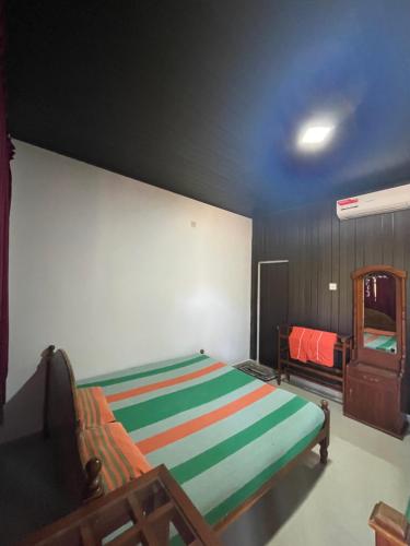 Isuru Inn in Mahijanganaja