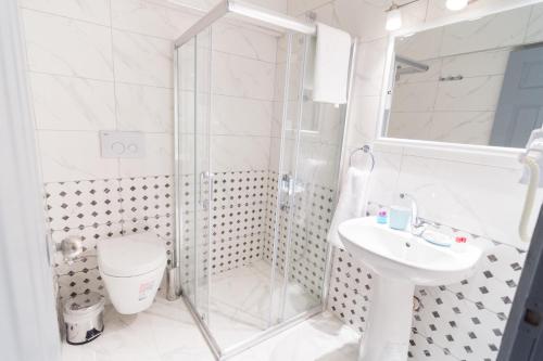 Standard Double Room image 10