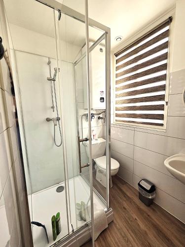 La Pie qui têtte - Chambre 4 avec salle de repas commune (La Pie qui tette - Chambre 4 avec salle de repas commune) in Vierville Sur Mer