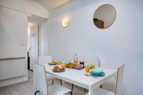 Konyha, COLIVING - Private Suite Bathroom - Toilet in Peron