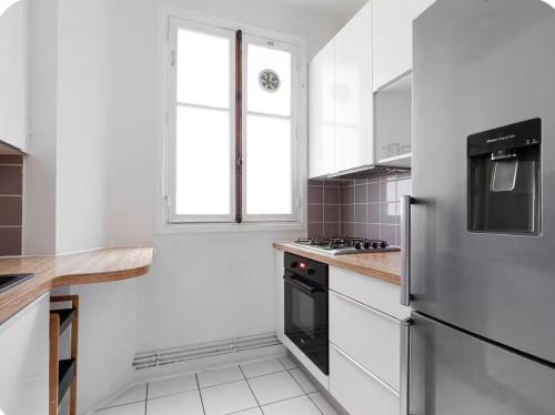 Bright & Cozy Paris Apartment with Balcony - image 8