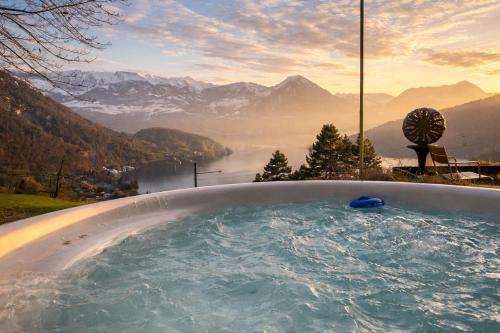 Pezsgőfürdő, A&Y Panorama Poolhouse - Hot Tub Lake Lucerne in Vitznau