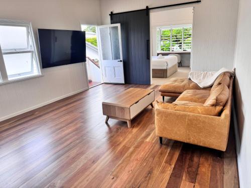 Spacious Queenslander Charm - Heart of New Farm – khách sạn tại New Farm