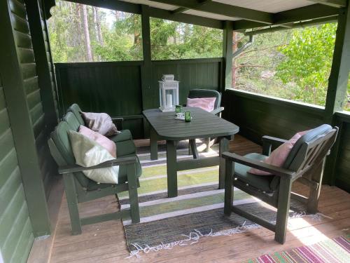 Cozy guest house with shared pool near forest and restaurant in Ingaro