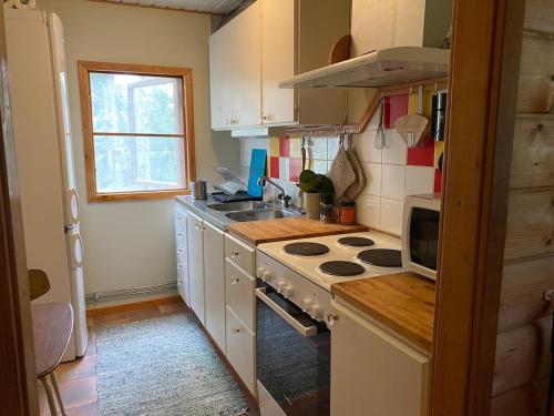 Cozy guest house with shared pool near forest and restaurant in Ingaro