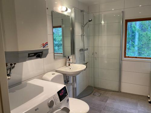 Cozy guest house with shared pool near forest and restaurant in Ingaro