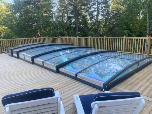 Cozy guest house with shared pool near forest and restaurant in Ingaro