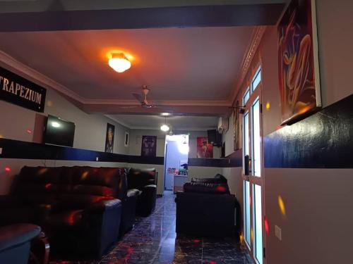 Pub/salong, Trapezium Lodge in Amasaman