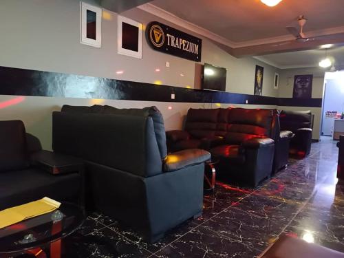 Pub/salong, Trapezium Lodge in Amasaman