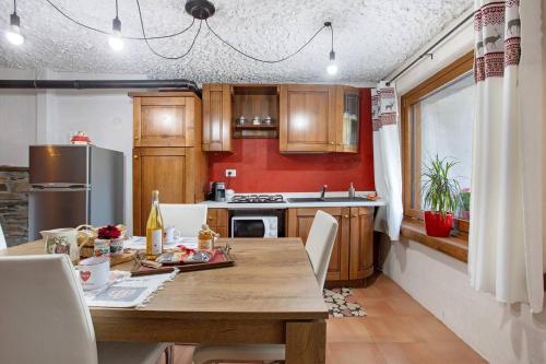 La petite maisonnette in Introd