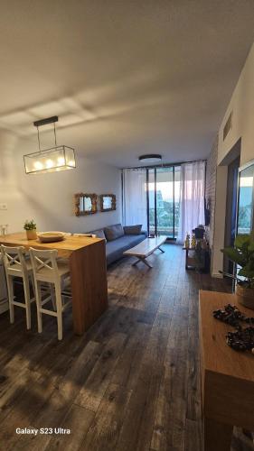 Rona Suite – khách sạn tại Caesarea