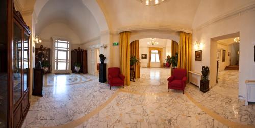 Паб/Коктейль-бар, Villa Angelina in Маса Любренсе