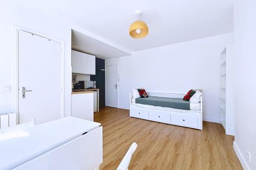 Cosy studio near Montmartre - image 7
