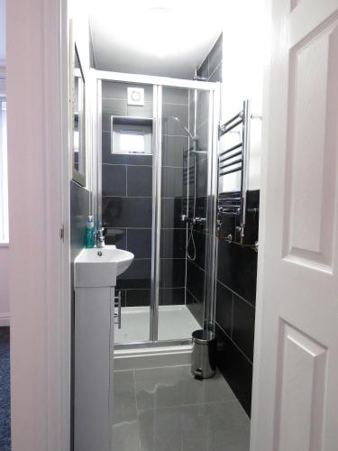StayNEC Moat House Birmingham - For Company, Contractor and Leisure Stays - NEC, HS2, JLR, Airport, Бирмингем (фото 9)
