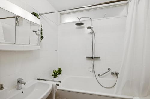 Duş, Work & Stay Apartment & Balcony in Geesthacht