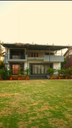 RiverDale Royale Villa-Perfect Riverfront Escape in Vikramgad