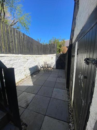 High Street House Sleeps 4 with Parking in Біггар