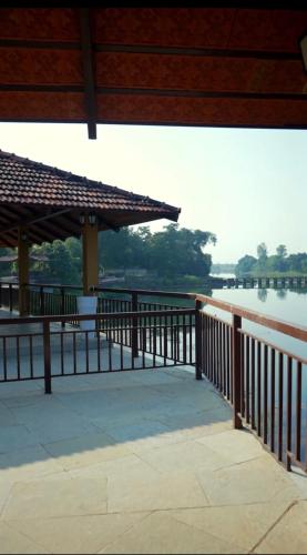 RiverDale Royale Villa-Perfect Riverfront Escape in Vikramgad