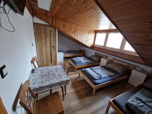 4 twin beds