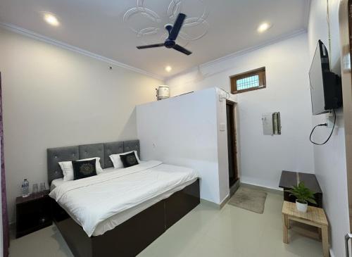 Hotel Jyoti Stay Inn 2 Min to Ram Tample - image 2
