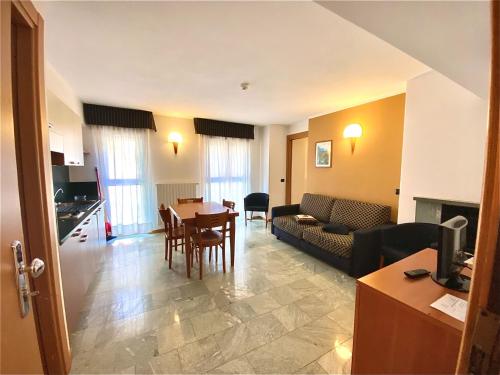 2 bedrooms, 4 beds