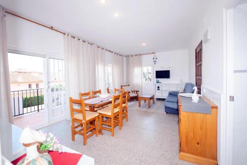Apto agradable con jardín y garaje a 550 m playa