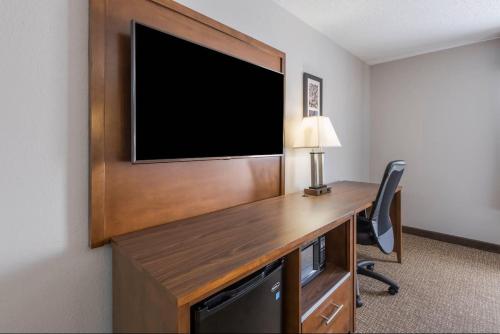Comfort Inn Grove City - image 39