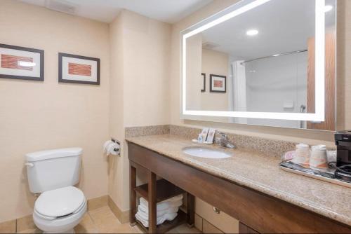 Comfort Inn Grove City - image 38