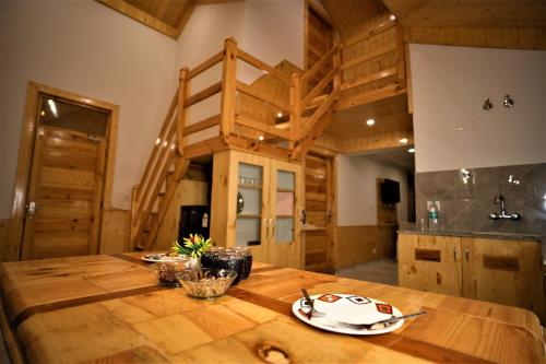 Mountainshack Riverside Stay & Cafe - Benchi