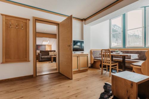 Two-Bedroom Apartment with Mountain View