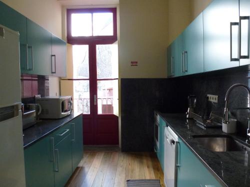 Canvas Atelier Hostel, Unterkunft in Porto