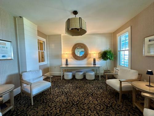 Lobby, National Hotel in New Shoreham (RI)