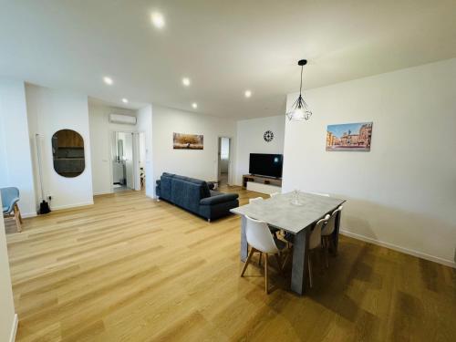 Shared lounge/TV area, Ozzano dell'Emilia Comfort Rooms & Apartment in Ozzano dell' Emilia