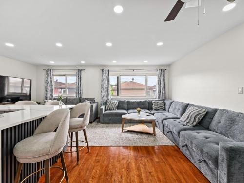 Free Parking, Family Friendly, Baby Crib, Baby High Chair, Close to NYC & EWR in Bayonne, USA