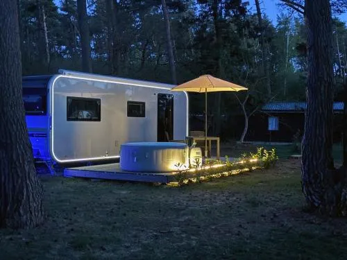 Ferienhäuser Insel Usedom - Luxuswohnwagen 4 mit Whirlpool direkt am Achterwasser in Lütow, Deutschland