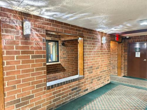 Plaza Hotel By OYO Calumet Park Alsip I 57 - image 10