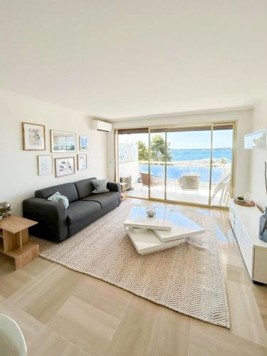 Pointe Croisette Spacious 1-Bedroom Overlooking Port Moure Rouge ID1209