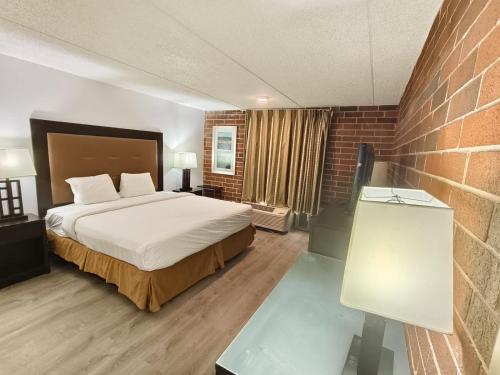 Plaza Hotel By OYO Calumet Park Alsip I 57 - image 3
