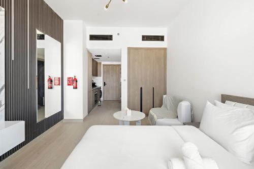 Stylish Studio in New residence with pool and gym - main image